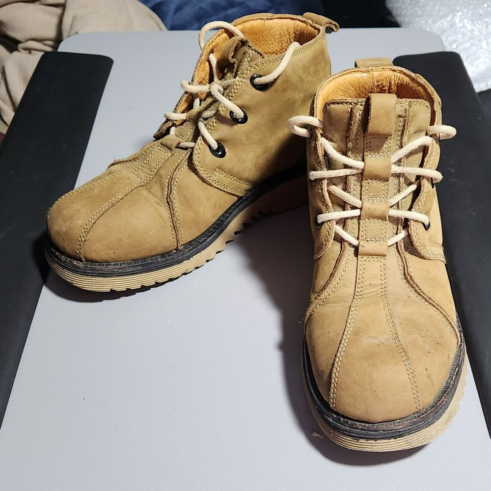 Unique nubuck casual boots